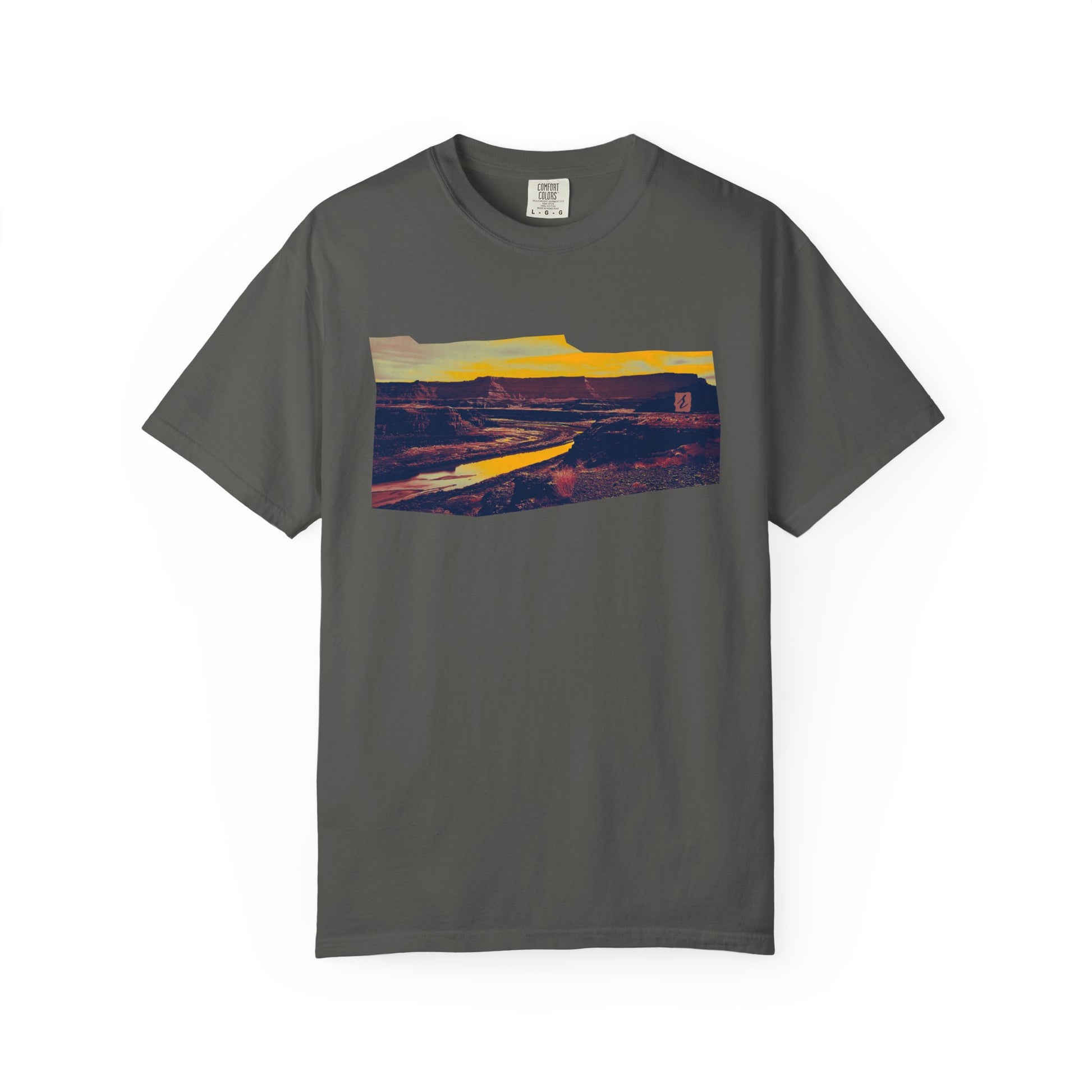 RiverRise - Canyonlands National Park T-shirt | Pepper | by AbstractRiver. Perfect for weekend warriors and where the desert is calling me