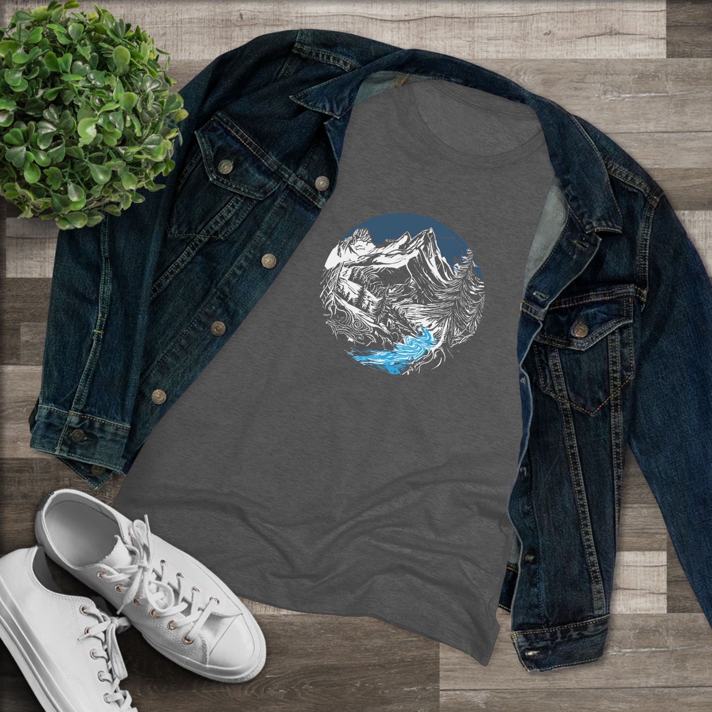 AbstractMountain – Women’s fitted tee